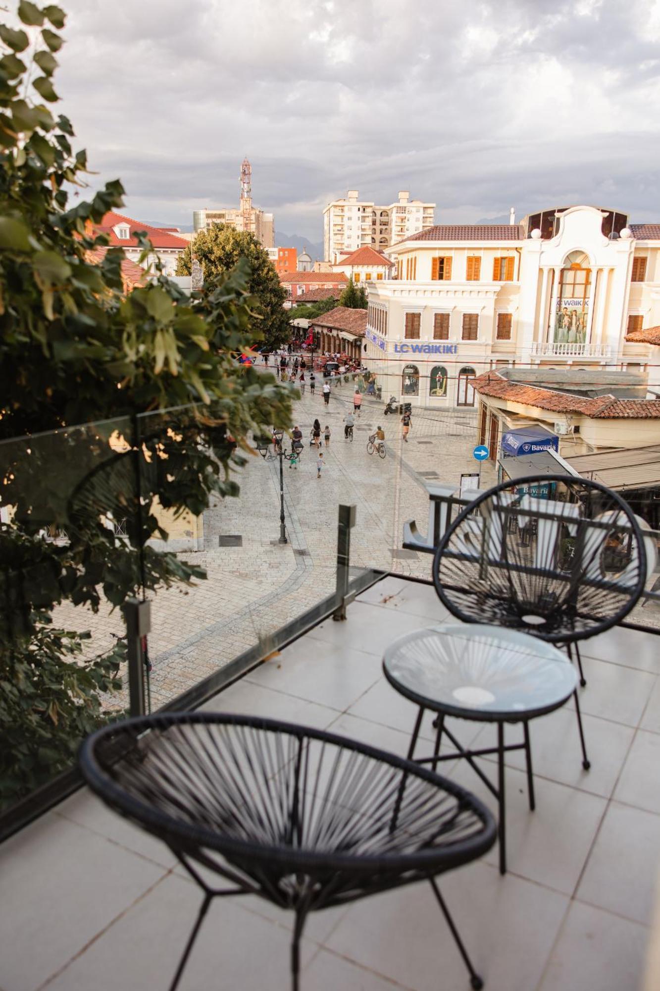 Downtown Hotel Shkodër Exteriör bild