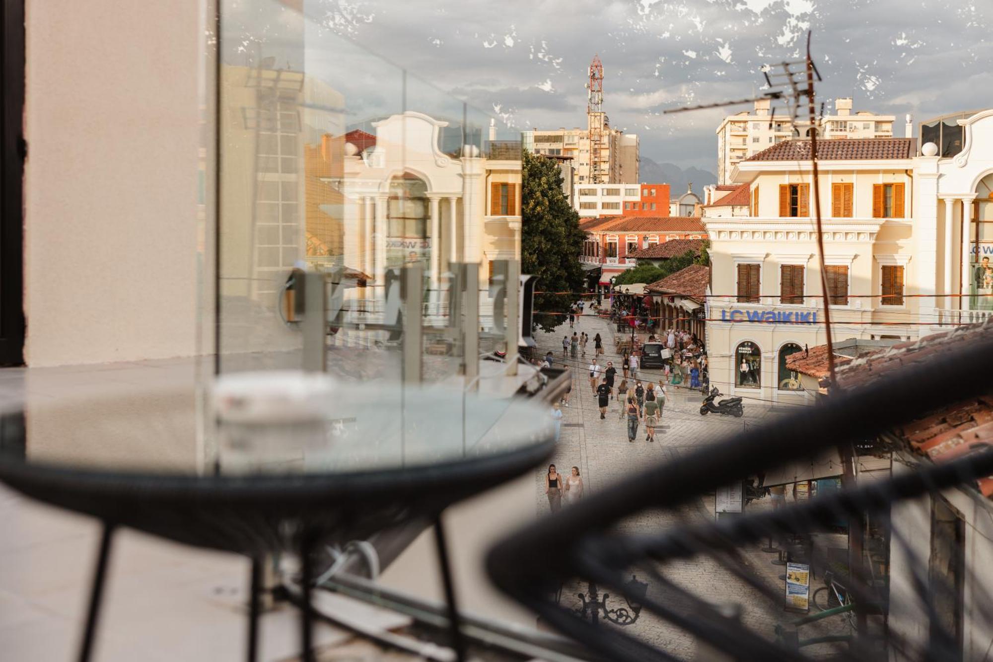 Downtown Hotel Shkodër Exteriör bild