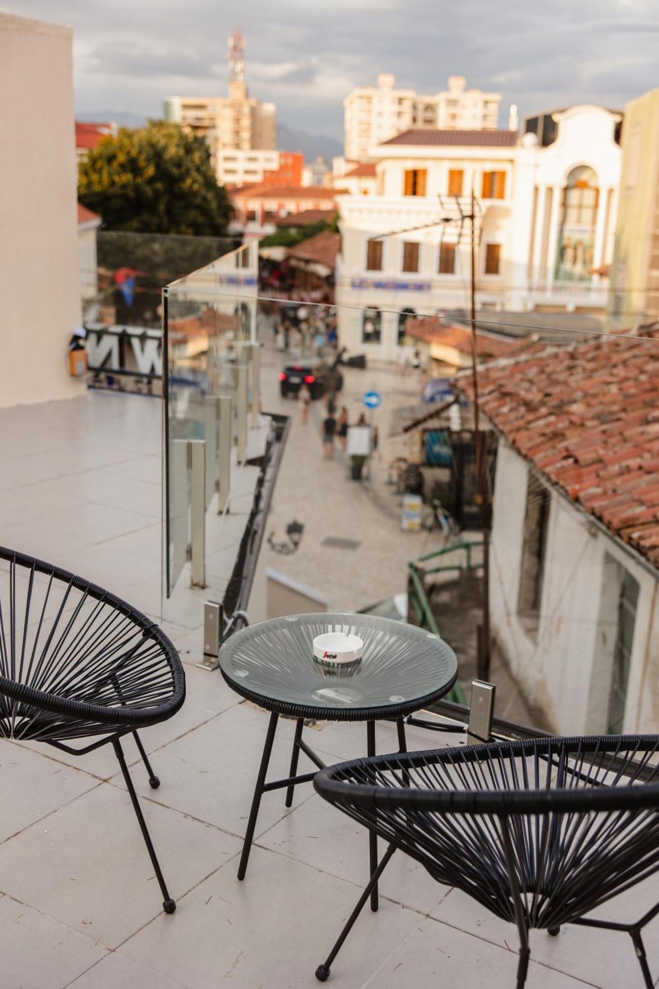 Downtown Hotel Shkodër Exteriör bild