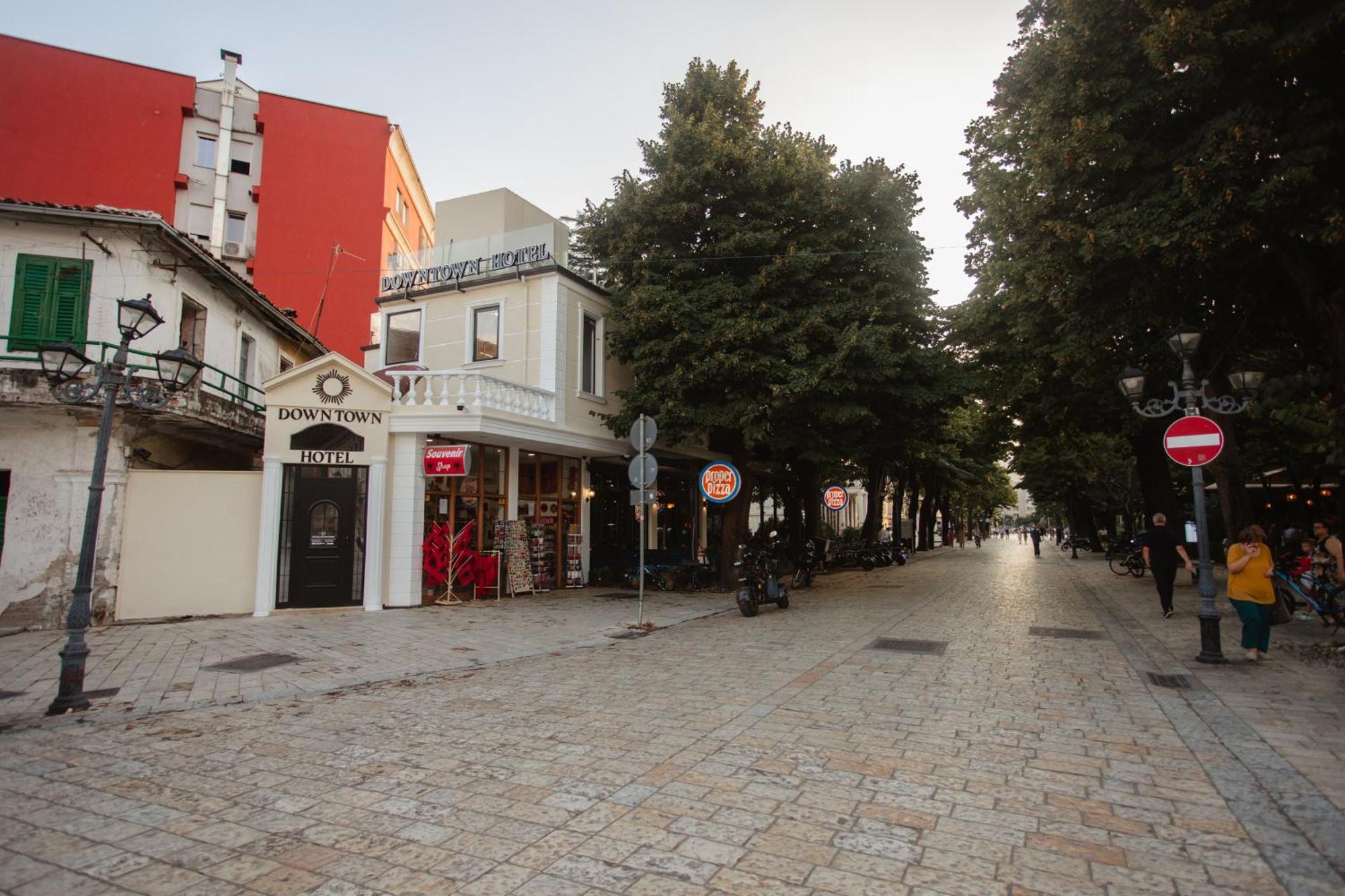 Downtown Hotel Shkodër Exteriör bild