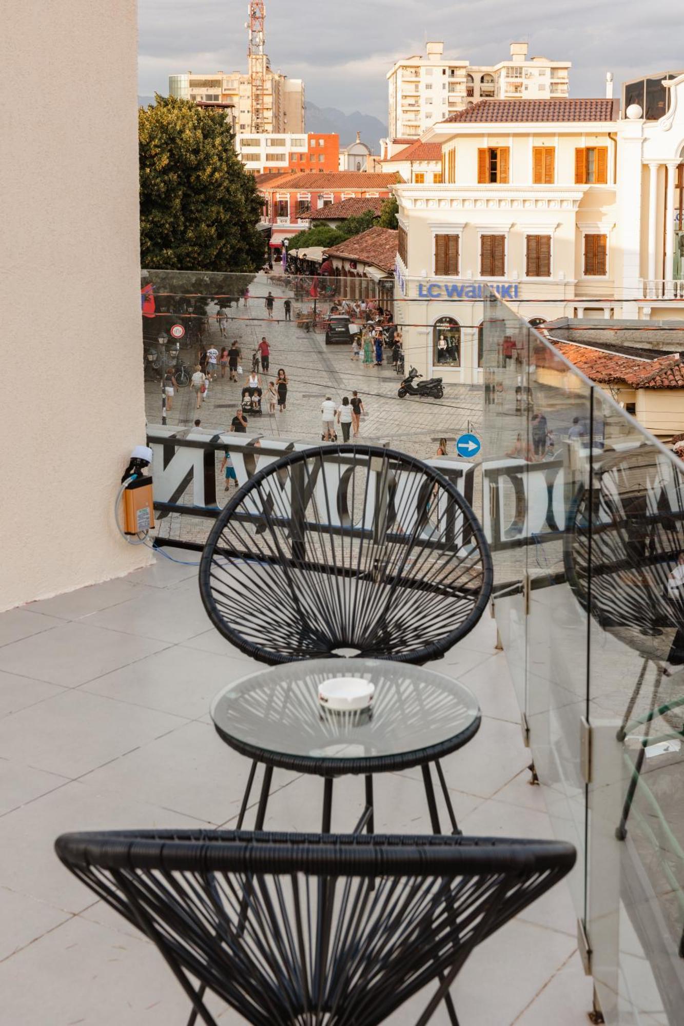 Downtown Hotel Shkodër Exteriör bild